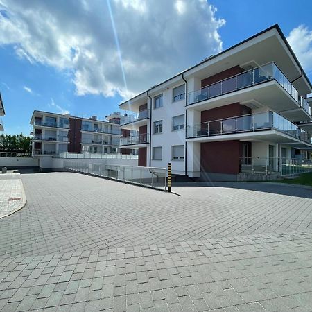 Miodowy Apartament Z Duzym Tarasem W Rewalu, Blisko Morza Exterior photo