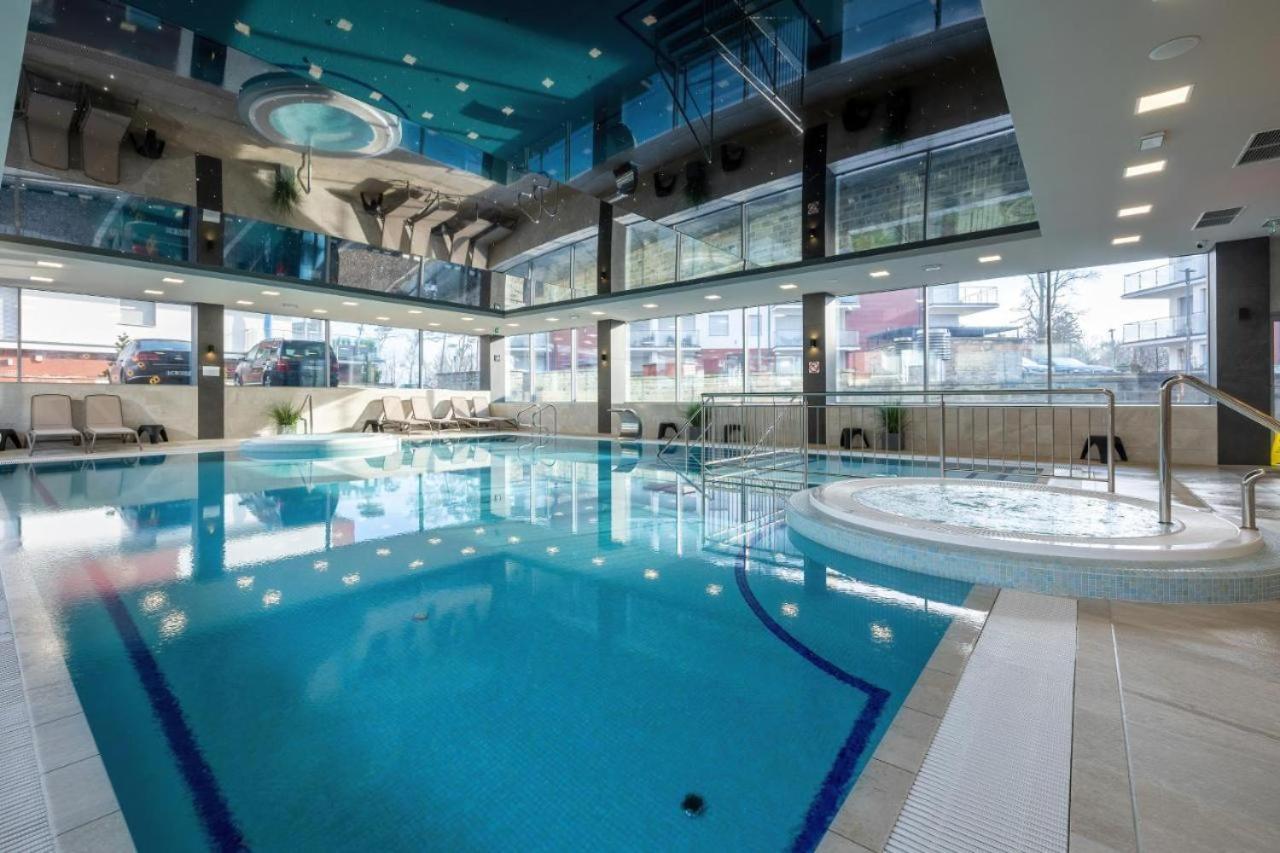 Miodowy Apartament Z Duzym Tarasem W Rewalu, Blisko Morza Exterior photo