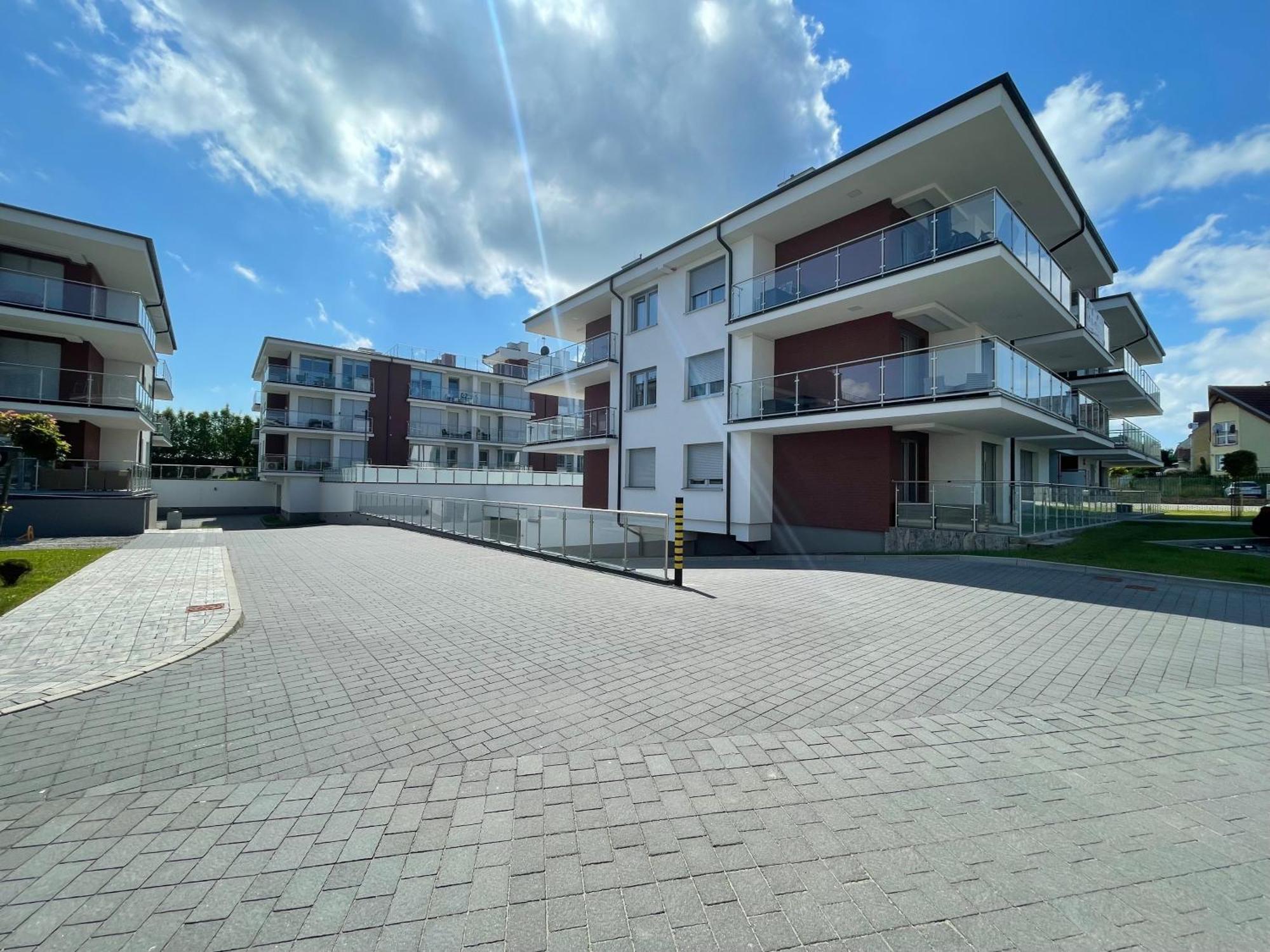 Miodowy Apartament Z Duzym Tarasem W Rewalu, Blisko Morza Exterior photo