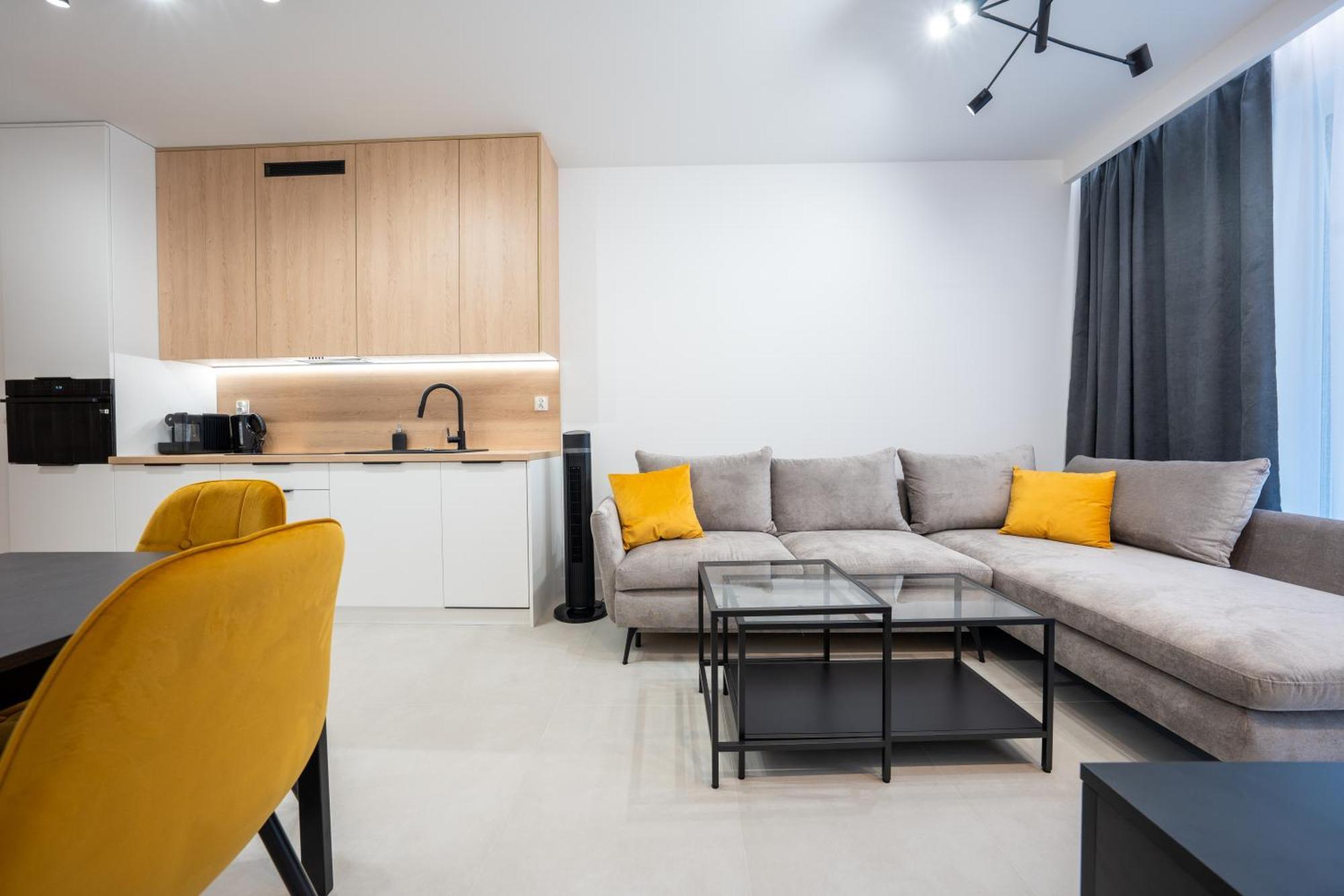 Miodowy Apartament Z Duzym Tarasem W Rewalu, Blisko Morza Exterior photo