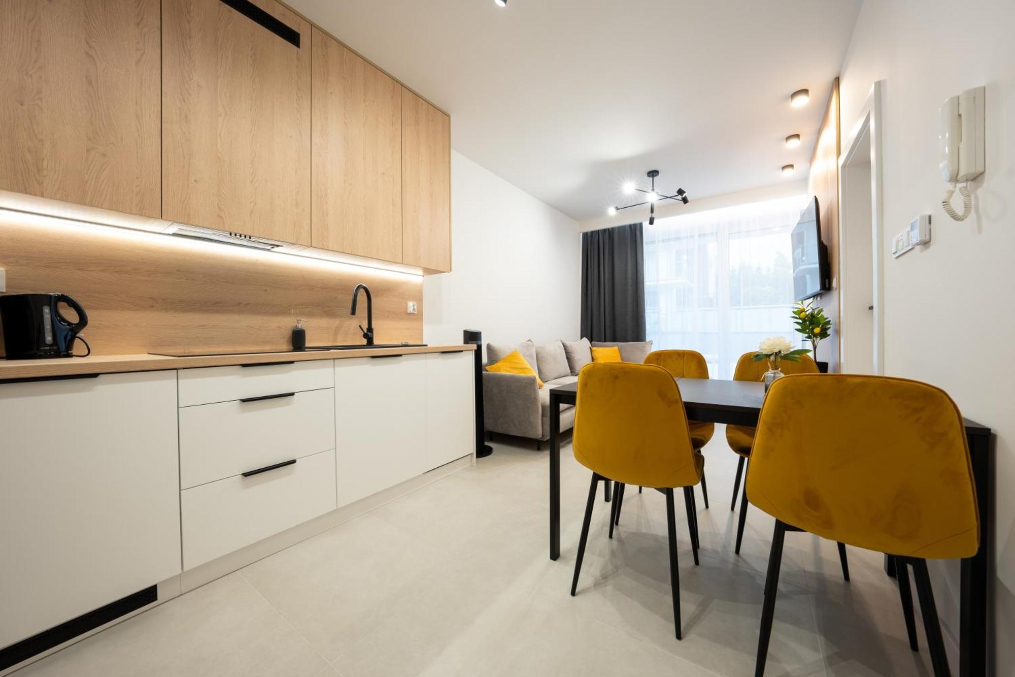 Miodowy Apartament Z Duzym Tarasem W Rewalu, Blisko Morza Exterior photo