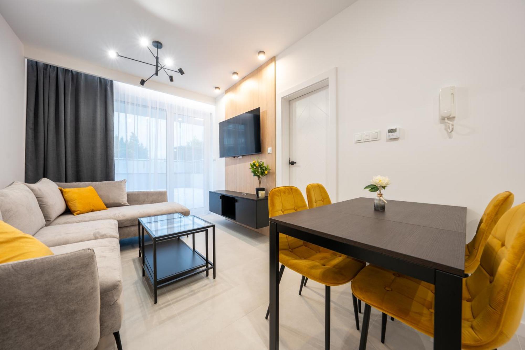 Miodowy Apartament Z Duzym Tarasem W Rewalu, Blisko Morza Exterior photo