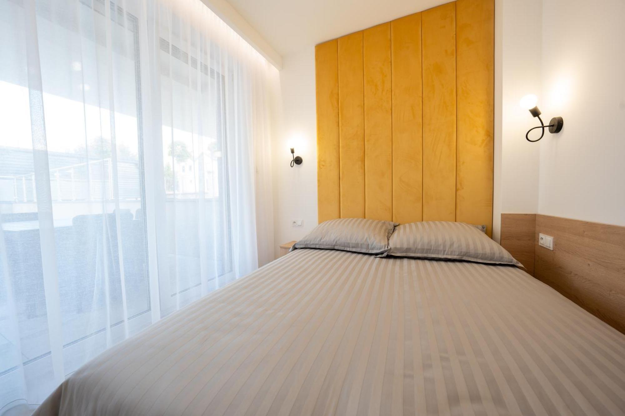 Miodowy Apartament Z Duzym Tarasem W Rewalu, Blisko Morza Exterior photo