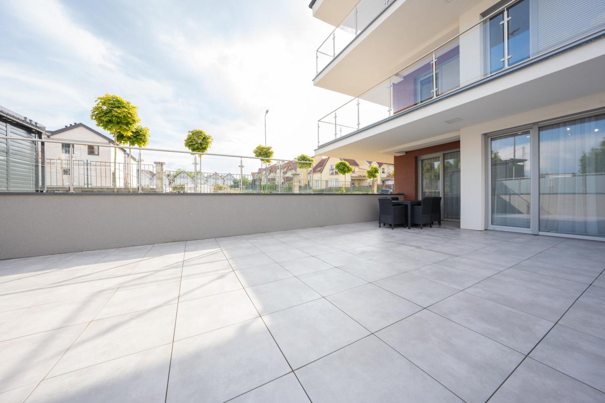 Miodowy Apartament Z Duzym Tarasem W Rewalu, Blisko Morza Exterior photo